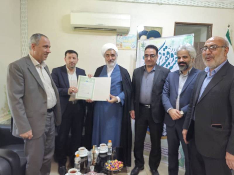سند مالکیت یک قطعه زمین ۸۴ هکتاری موقوفه در بوشهر به مناسبت هفته وقف صادر شد