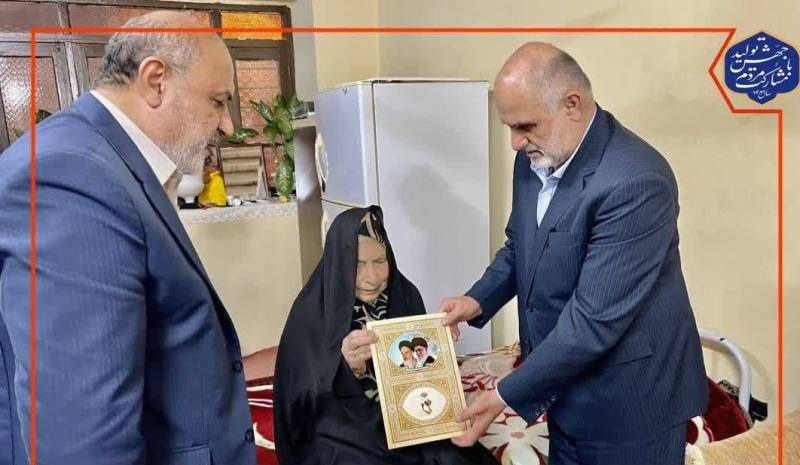 دیدار استاندار بوشهر باخانواده شهید همیشه بهار