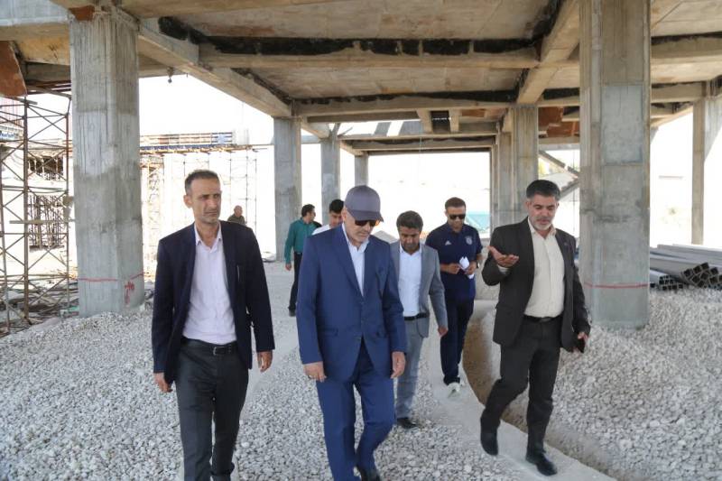 بازدید معاون هماهنگی امور عمرانی استاندار، فرماندار و رئیس دانشگاه خلیج فارس از پروژه احداث ساختمان دانشکده فنی و مهندسی شهرستان جم